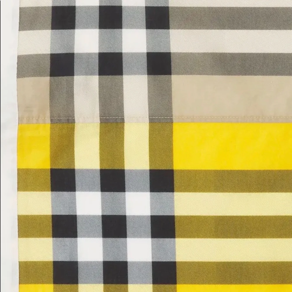 SOLD⛔️Authentic BURBERRY 100% Cotton vintage checkers triangle scarf - Picture 5 of 14